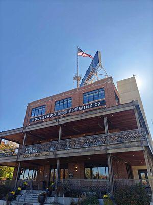 Heartland Sign & Lighting helps keep flags flying of all sizes!