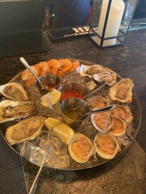 Oysters, clams and shrimp Appetizers!