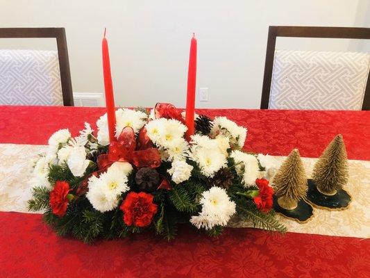 Such a beautiful Christmas Centerpiece !!