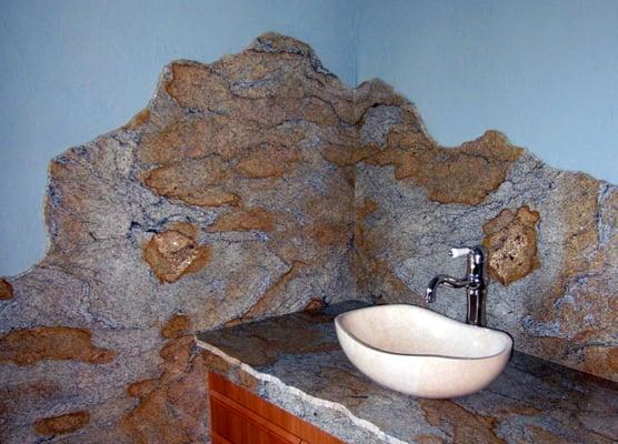 We love that the rough edge on the counter and back-splash really complement the large patterns in the stone.