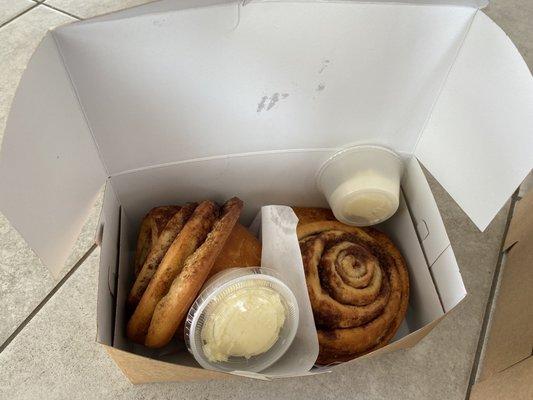 Cinnamon rolls with cream cheese frosting ...