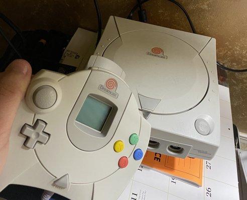 Dreamcast System, Dreamcast Controller, Dreamcast VMU, Dreamcast Rumble Pak