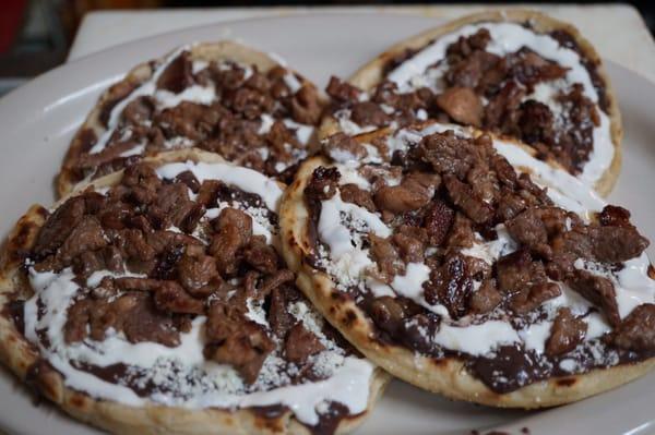 Sopes de Bistec