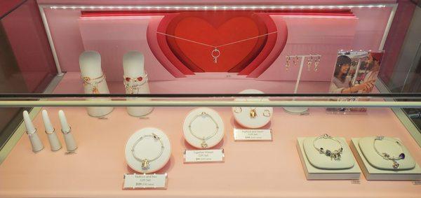 Valentine's 2022 Gift Sets Window Display.