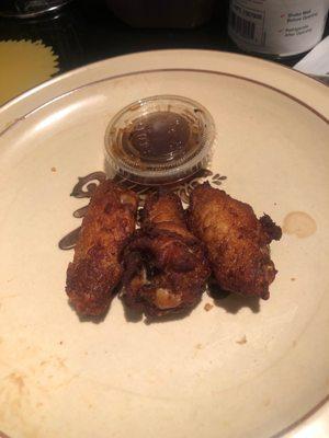 3 small Garlic chicken wings for $6.95 is outrageously priced !