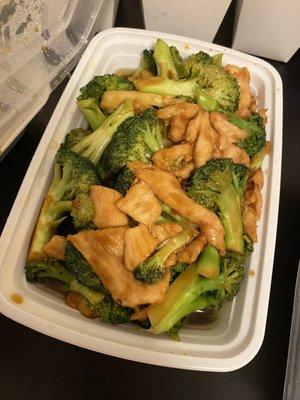 Chicken with broccoli quart size