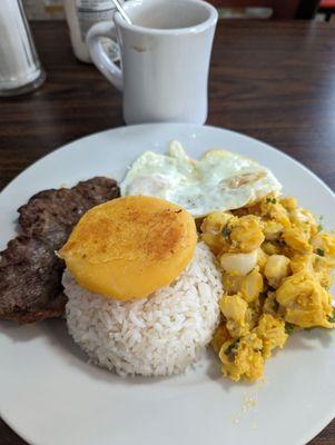 Desayuno Cuencano Rice, Motepillo, fried egg, asada steak, llapingachos.  #desayunocuenca  #ecuadorianbreakfast #desayunoecuatoriano