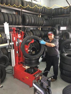 Mounting a new tire