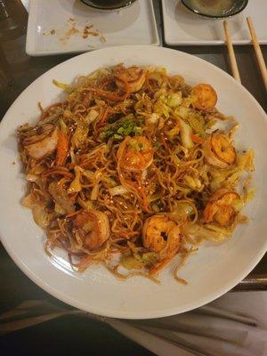 Stir fry yakisoba noodles with shrimp