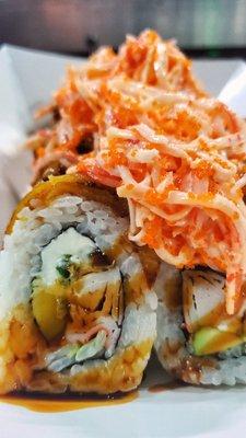 Tropical Roll + Dinamita Salad Topping