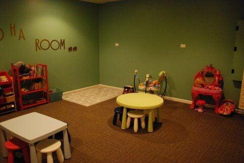 Child waiting room; 1-2 caretakers in room with children