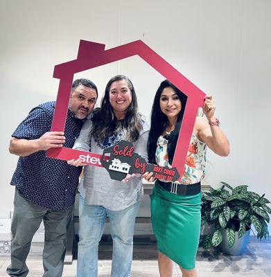 A happy closing day for the Rodarte family!  This amazing clients got a beautiful home in Kyle.