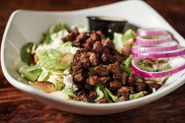 Wildblue Steak Salad - Seasoned skirt steak, mixed greens with crumbled bleu cheese, red onions, toasted almonds and Honey Mustard Dressing.