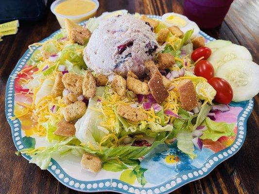 This an off-menu scoop of chicken salad on a chef salad. So good!