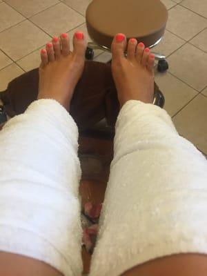 Wonderful treatment! Hot towels and gorgeous nails!