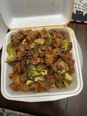 Orange chicken is bland, no oranges and tastes soggy!