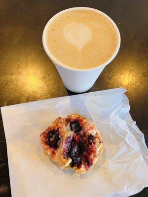 Café au lait & berry scone