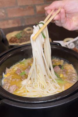 R22. Thai Style Beef Slices Soup Rice Noodle