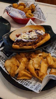 I would have given 6 stars if I could! Pulled pork sandwich and the BEST homemade potatoe chips I have ever tasted!!!