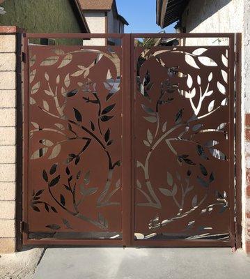 Plasma cut gate design