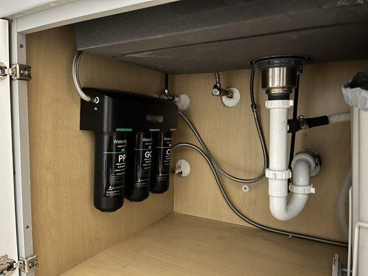 Under sink Water filtration system