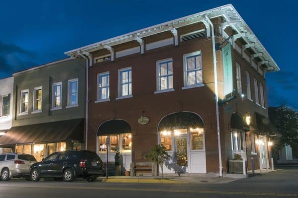 The exterior of the Everett Hotel and Bistro.