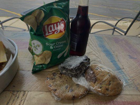 Chips chocolate chip cookie  Peanut butter and chocolate chip cookie  Oreo cake  Two sodas