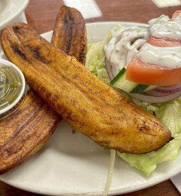 Maduros y ensalada