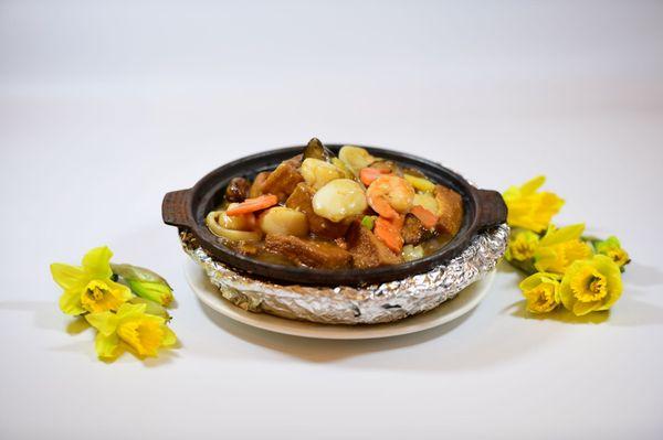 Mixed seafood in clay pot