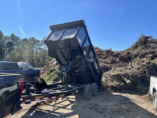 Our 14 cubic yard trailer is equivalent to six pickup truck loads.