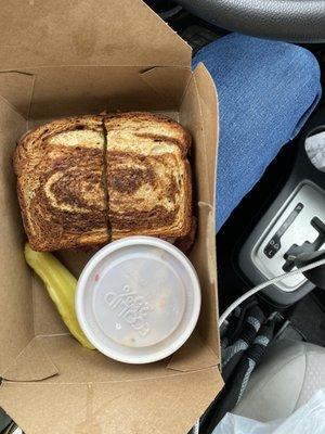 Pastrami Ruben & pasta salad