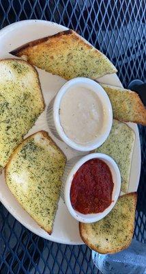 Appetizer. Garlic bread. Amazing!!