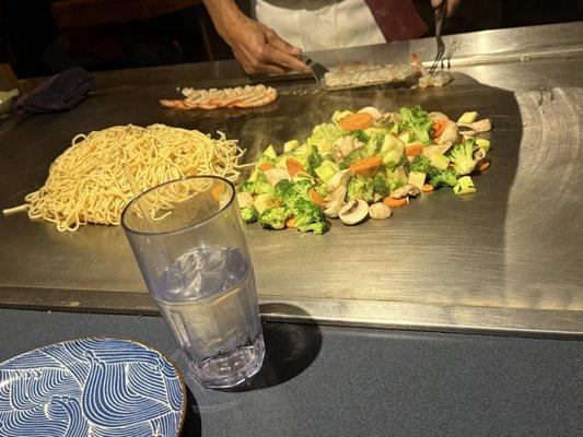 Shrimp apps. Noodles. Veggies.