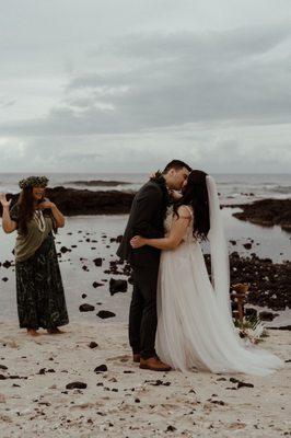 Simply Kona Wedding on the Beach