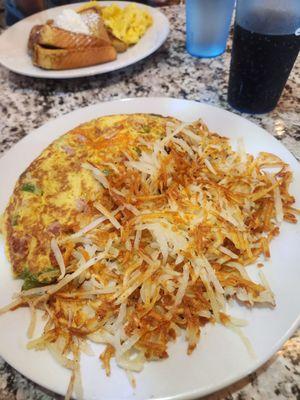 Denver omelet, hash browns