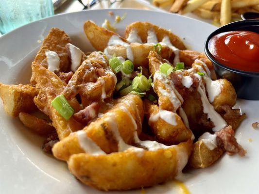 Loaded potato wedges (Happy Hour)