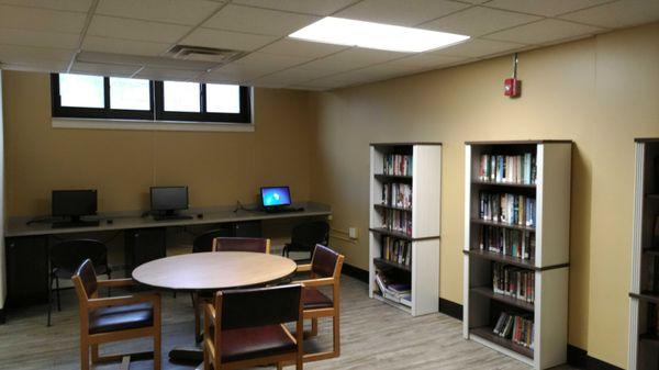 Seneca Towers has a library and computer room for tenants.