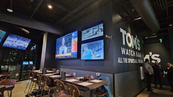 Tom's Watch Bar