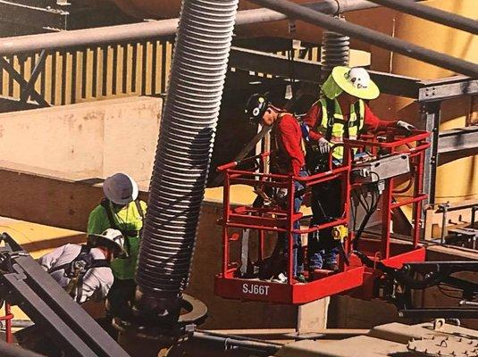 Installing a new transformer bushing at Palo Verde Generating Station