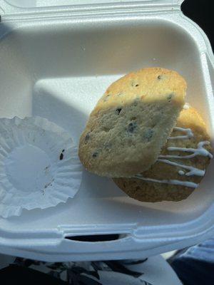 Lemon cookie & chocolate chip cookie. The peanut butter bite was gone before I got a picture. Cookies were not our fave.