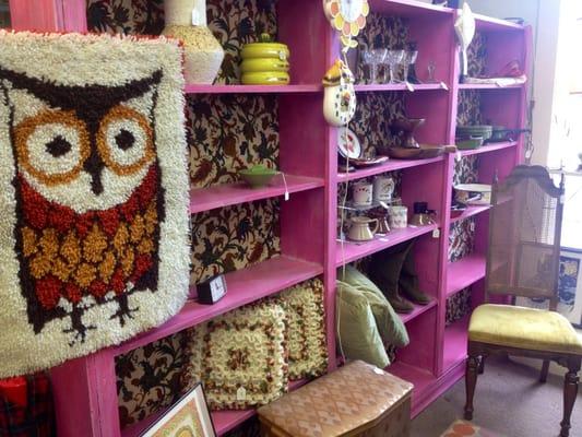 Love that owl wall hanging! Plenty of cute decor here!