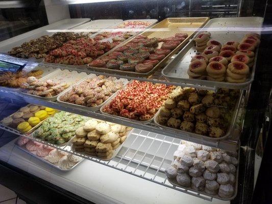 Top right and bottom right , so good! They have Mother's Day decorated cookies.