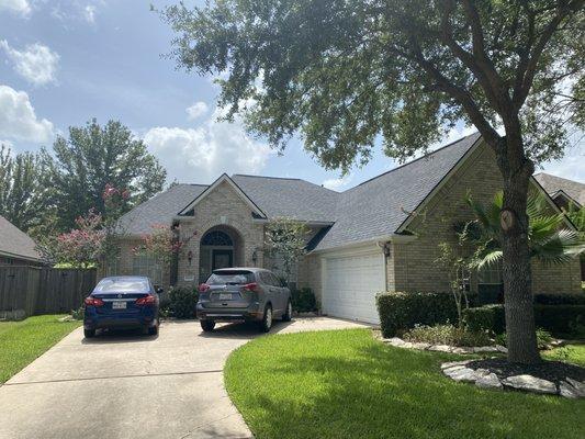 A beautiful roof installation for a lovely home. Protect your home with the help of Cinch Roofing services!