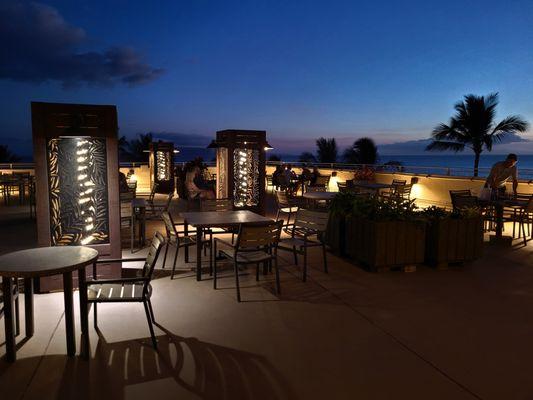 The Rooftop Deck is fabulous - commercial grade BBQ grills, outdoor Kitchen, VIEWS!!!