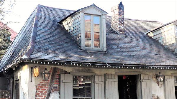 Was this bar really the headquarters of the Pirates Laffite? Most historians think not, and we'll explain why!