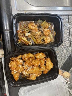 Prawns with garlic sauce and Sesame Chicken. See the Garlic, yummy