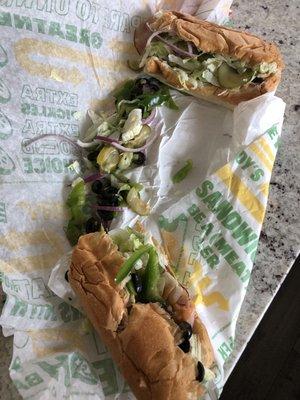 Worst subway in town!! What is this mess??