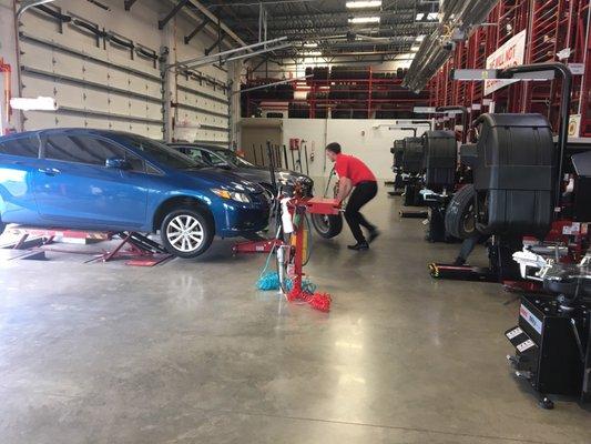 Michael demonstrating the quality, service and speed of Discount Tire employees.