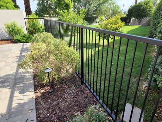 Doggy fencing, so the little ones Caan play