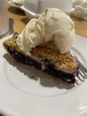 Blueberry crumble with homemade ice cream